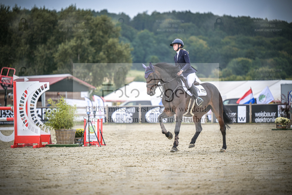 DOS_1934 | Entdecke hochwertige Reitturnierfotos von Foto Oger. Professionell, emotional und authentisch – jetzt Lieblingsmomente im Shop bestellen. - Realisiert mit Pictrs.com