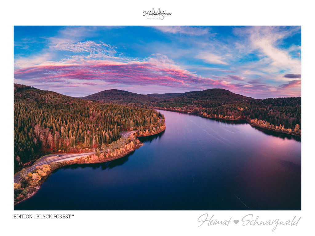 Edition "BLACK FOREST" | Motiv: Morgendämmerung an der Schwarzenbachtalsperre im Nordschwarzwald. Die beliebtesten Fotografien aus dem Schwarzwald als signierte Sonderedition. Eine exklusive Wanddekoration für alle Liebhaber von traumhaften Schwarzwaldlandschaften. Hochwertige Wandbilder in brillanter Druckqualität auf Acrylglas, Alu-Dibond und Leinwand für Ihr Zuhause – inklusive rückseitige Aufhängung.
 - Realisiert mit Pictrs.com