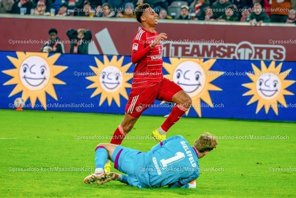 xKKUx16012601017 | 16.01.2026, xkkux, Fußball, Fortuna Düsseldorf - Arminia Bielefeld, 2. Fußball Bundesliga, Merkur Spiel-Arena, Saison 2025 2026: Sima Suso (Fortuna Düsseldorf #46) scheitert an Torwart Jonas Kersken (Arminia Bielefeld #01)  DFB regulations prohibit any use of photographs as image sequences and or quasi-video.