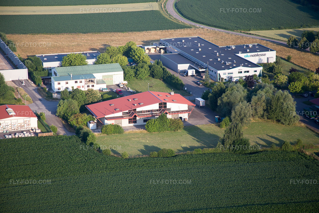 Aerial view: View of the town in Scheibenhard in the state Bas-Rhin, France. – Photo: IMG_082900.jpg taken on 06/26/2015 by Werner Riehm/FLY-FOTO.com – Resolution of the original: 5472 x 3648 px