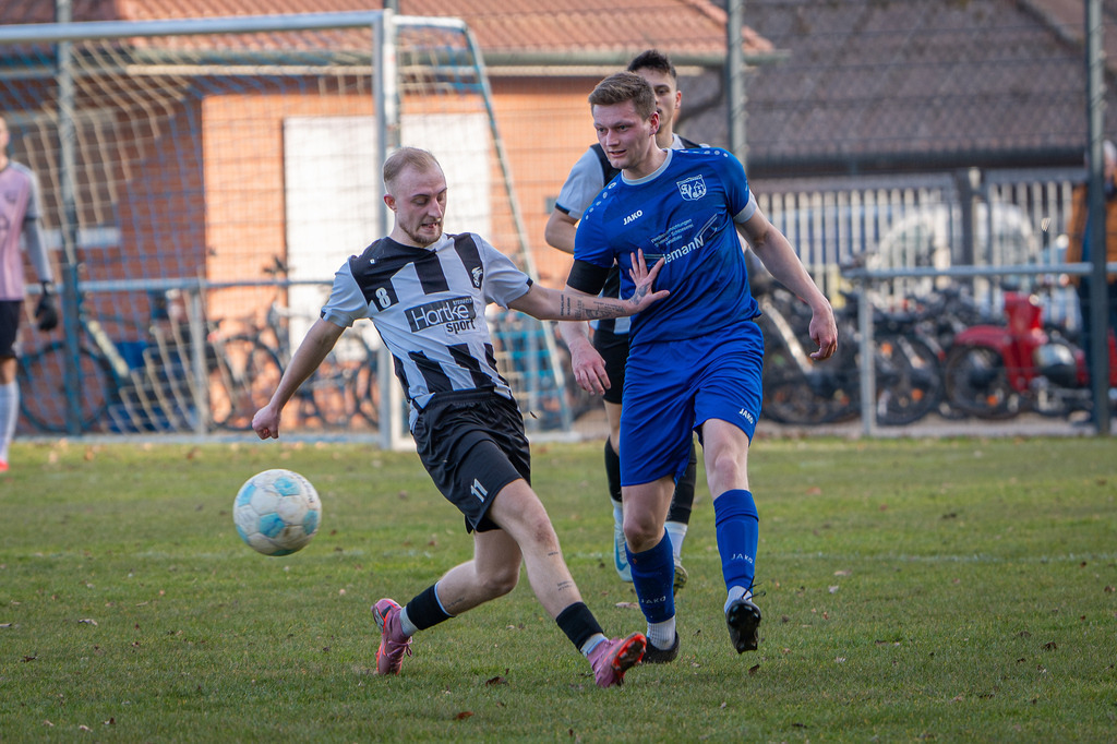 Fußball I Herren I Saison 2025-2026 I Kreisliga VEC I 17. Spieltag I BW Langförden - SV Falke Steinfeld I 7506 | jns.sportfotos - Realisiert mit Pictrs.com