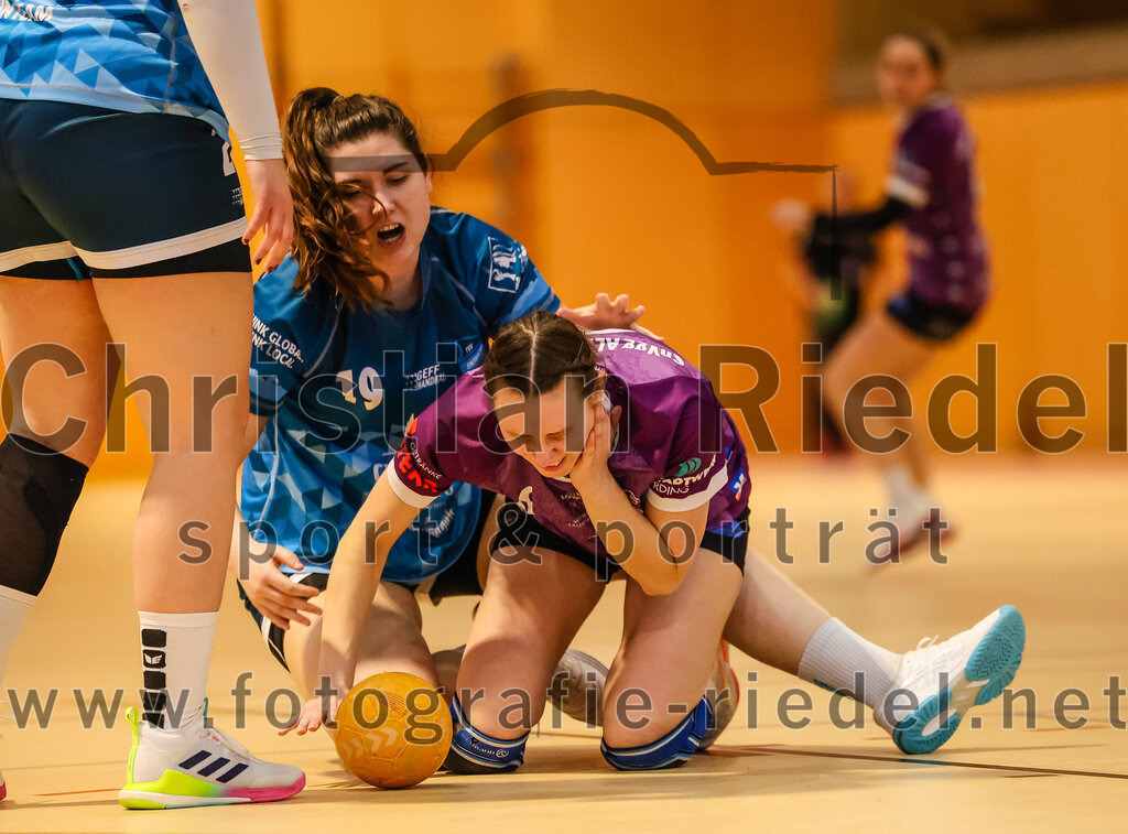 2024-03-09_100_SpVgg_Altenerding_gegen_Eintracht_Dachau-Karlsfeld | Erding, Deutschland, 09.03.2024:
Handball, Bezirksoberliga Frauen Altbayern 2023 / 2024, 17. Spieltag, SpVgg Altenerding gegen Eintracht Dachau-Karlsfeld, Endergebnis: 26:25

Nadja Klapproth (TSV Eintracht Karlsfeld, #19), Julia Kranich (SpVgg Altenerding, #9)

Foto: Christian Riedel / fotografie-riedel.net
