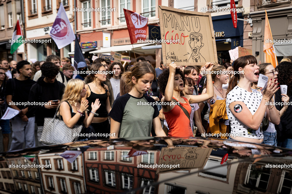 _B7A7079 | Manifestation des agents de la fonction publique a Strasbourg, le 29 septembre 2026, dans le cadre d'une journee nationale de greve et de mobilisation. Le cortege est parti de la place Kleber et a defile dans les rues du centre-ville avant de rejoindre la place de la Republique. - Realisiert mit Pictrs.com