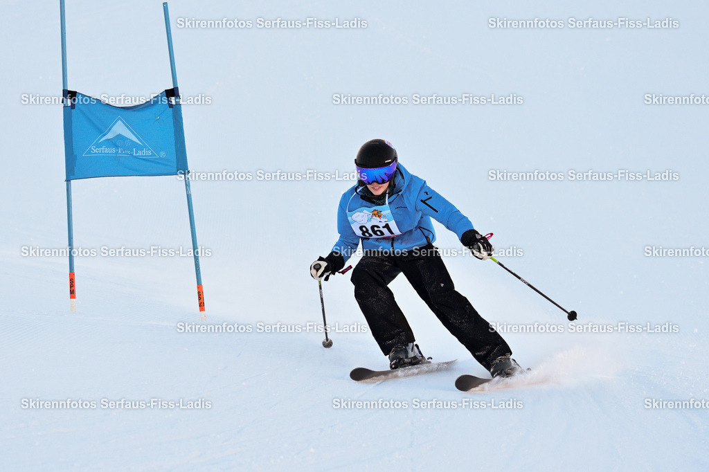 SRF_25.12.2025_0196 | Skirennfotos,Serfaus,Fiss,Ladis,Kinderskirennen,Winter,Tirol,Oberland,skirace,SFL,feelfree,weil wir's genießen,ski,Ski,skifahren,Sonnenplateau, - Realisiert mit Pictrs.com