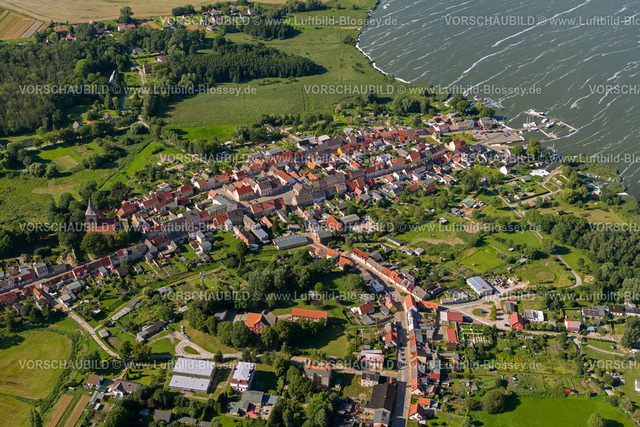 Lassan12083909 | Kirche und Pfarrheim Johannis II, Straßendorf, Boddengewässer Ost,  Lassan, Mecklenburg-Vorpommern, Deutschland, Europa