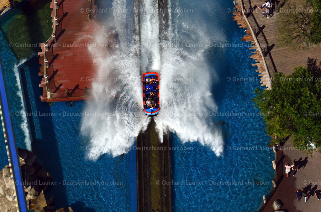 3390536 | Poseidon ist eine Wasserachterbahn vom Modell Water Coaster des Herstellers Mack Rides im Europa-Park in Rust bei Freiburg im Breisgau. Die Wasserachterbahn Poseidon wurde am 12. Juli 2000 zum 25. Geburtstag des Europa-Parks eröffnet. Sie hat sich seitdem