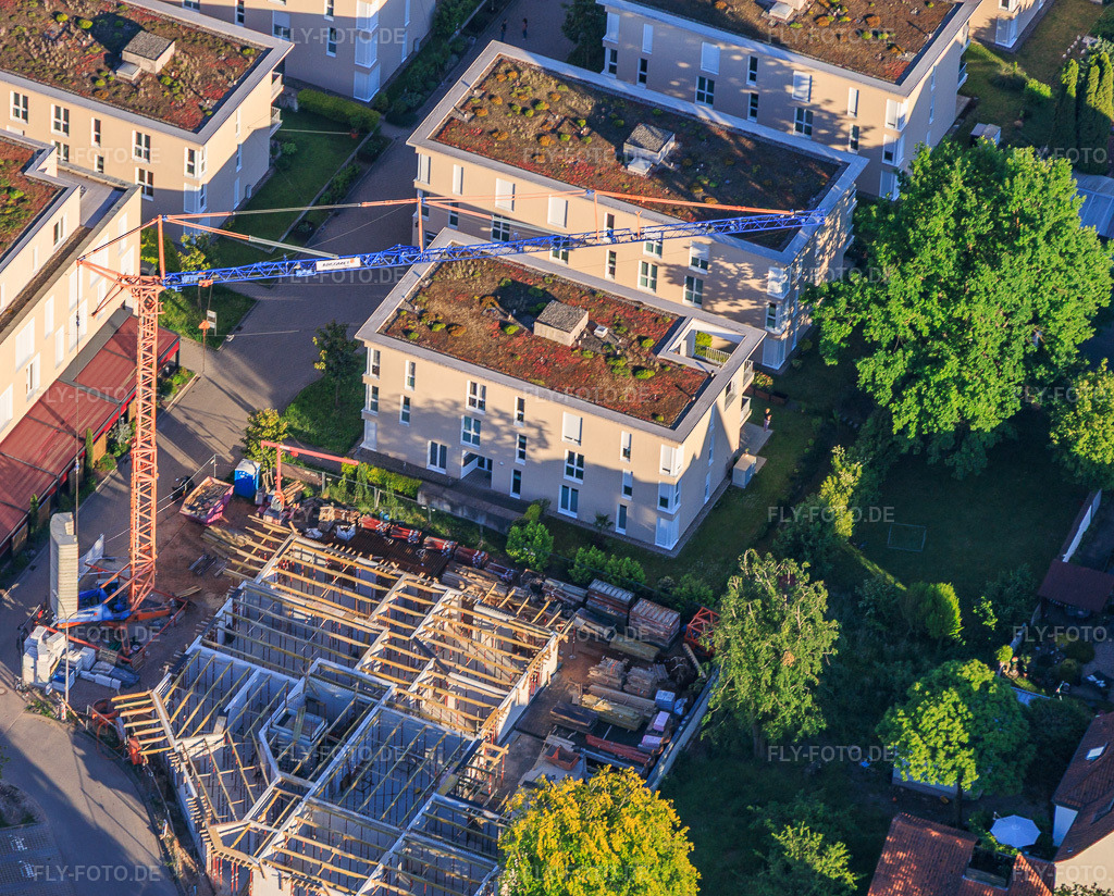 Luftbild: Neubaustelle für 18 Eigentumswohnungen mit fertigem Keller Im Stadtkern von Grathwohl Erdbau und Abbruch GmbH und A-K.Bau GmbH in Kandel im Bundesland Rheinland-Pfalz in Deutschland.Foto: IMG_156783.jpg vom 22.05.2026 durch Werner Riehm/FLY-FOTO.deAuflösung des Originals: 4359 x 3510 pxIhr Immobilienmakler in Landau – A1 Abendschein ImmobilienWWW.GRATHWOHL-GRUENSTADT.DEETNA BAU GMBH | Ihr Rohbauer aus Landau (Pfalz)