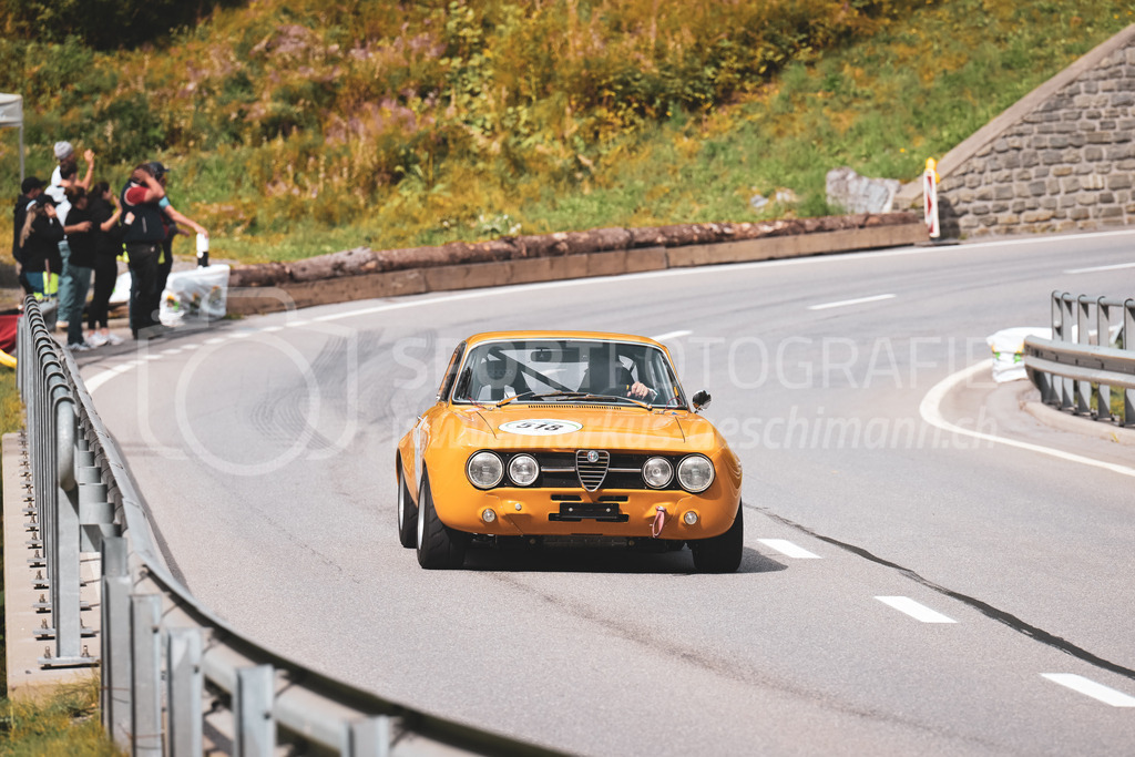 21. Arosa ClassicCar 2025 - 7. =September= 2025 | Peter Hanimann aus Forch (SUI) in einem Alfa Romeo 1750 GTAm aus dem Jahre 1971 mit Startnummer 518 am Arosa ClassicCar 2025 in der Kategorie Competition..@arosaclassiccar, @arosa.official, #arosaclassiccar, #arosa, #76curves, #classiccarBild: Sportfotografie Markus Aeschimann | www.markus-aeschimann.ch - Realisiert mit Pictrs.com