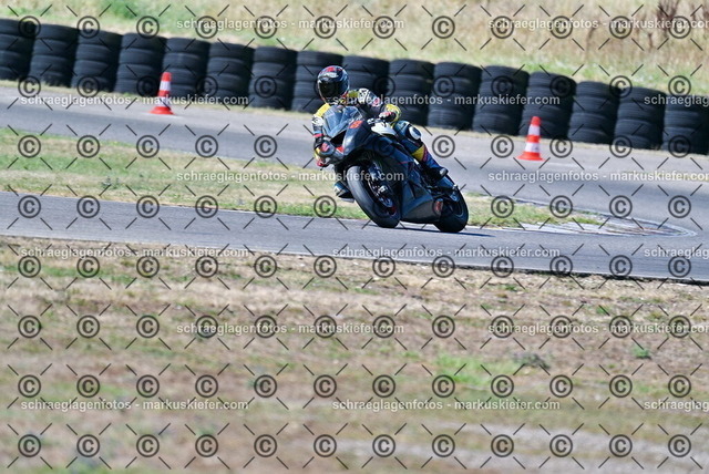 26bt04-0211 | markuskiefer.com - Realisiert mit Pictrs.com