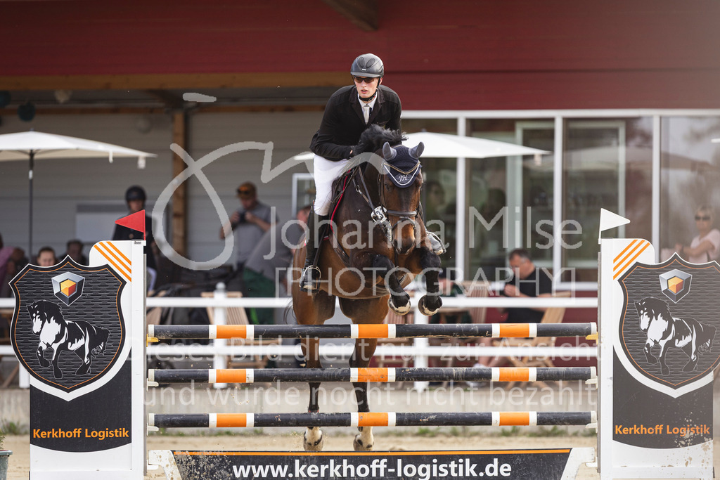 260503_Spenge_7_M2-Spr-m-steig-Anf-710 | Deine schönsten Turniermomente als professionelle Fotos! Entdecke hochwertige Pferdesport-Fotografie im Online-Shop. Jetzt Fotos finden & bestellen!