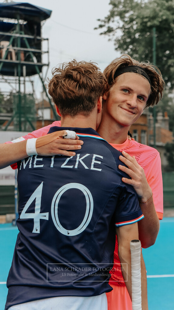 EM_MU18_F_GER-BEL_Lille_bearbeitet_Pokalbilder (5 von 137) | lanaschraderfotografie - Realisiert mit Pictrs.com