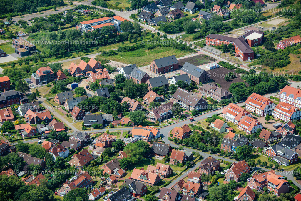 Langeoog_ELS_1011250622 | LANGEOOG 25.06.2022 Inselbereich Langeoog mit dem Ortskern in Langeoog im Bundesland Niedersachsen, Deutschland. // Island area Langeoog with the village center in Langeoog in the state Lower Saxony, Germany. Foto: Martin Elsen