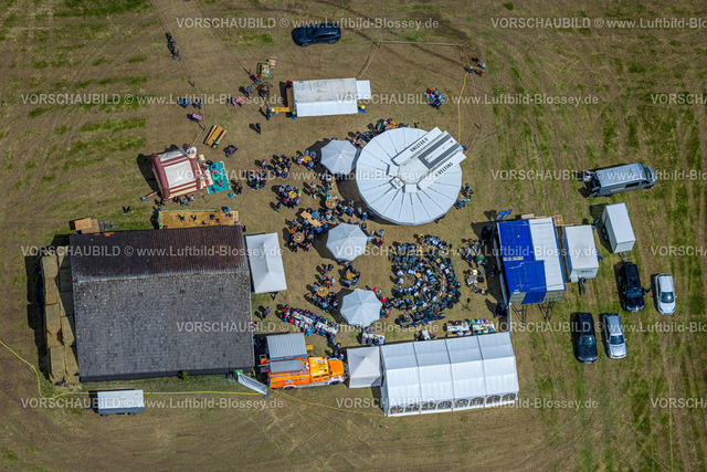 Sundern230504918Stockum | Luftbild, Stockumer Scheunengaudi, Festplatz mit Scheune Im Karweg, Stockum, Sundern, Sauerland, Nordrhein-Westfalen, Deutschland