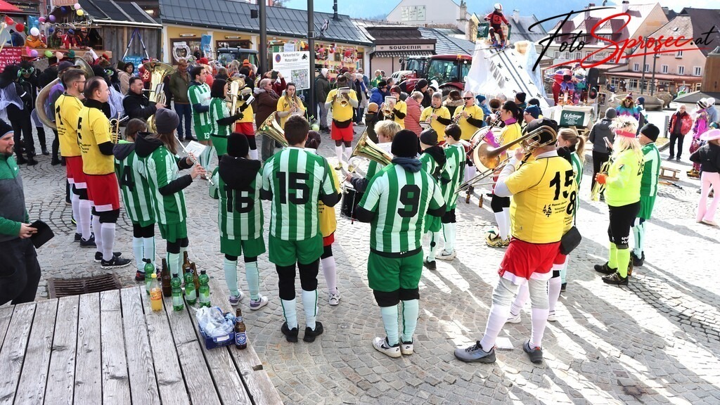 fasching-mariazell2025 (43) | Mit meiner Kamera halte ich besondere Augenblicke, faszinierende Landschaften und interessante Details fest. Dabei entstehen ganz unterschiedliche Aufnahmen – von stimmungsvollen Landschaftsfotografien und beeindruckenden Drohnenaufnahmen über Pressefotos - Realisiert mit Pictrs.com