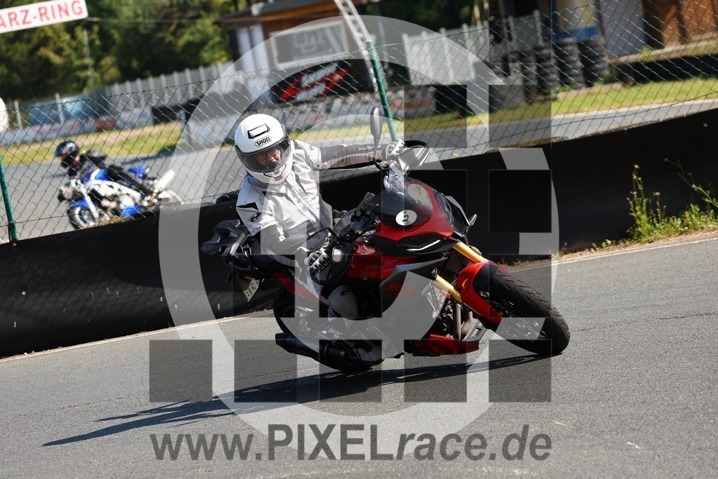 0003-20240629_13283 | Schöne Erinnerungen an spannende Momente - das festzuhalten ist unser Job. PIXELrace.de ist seit 2003 auf den Rennstrecken Europas unterwegs um die Action draußen beim Fahren und die wunderbare Stimmung imm Fahrerlager für euch einzufangen.