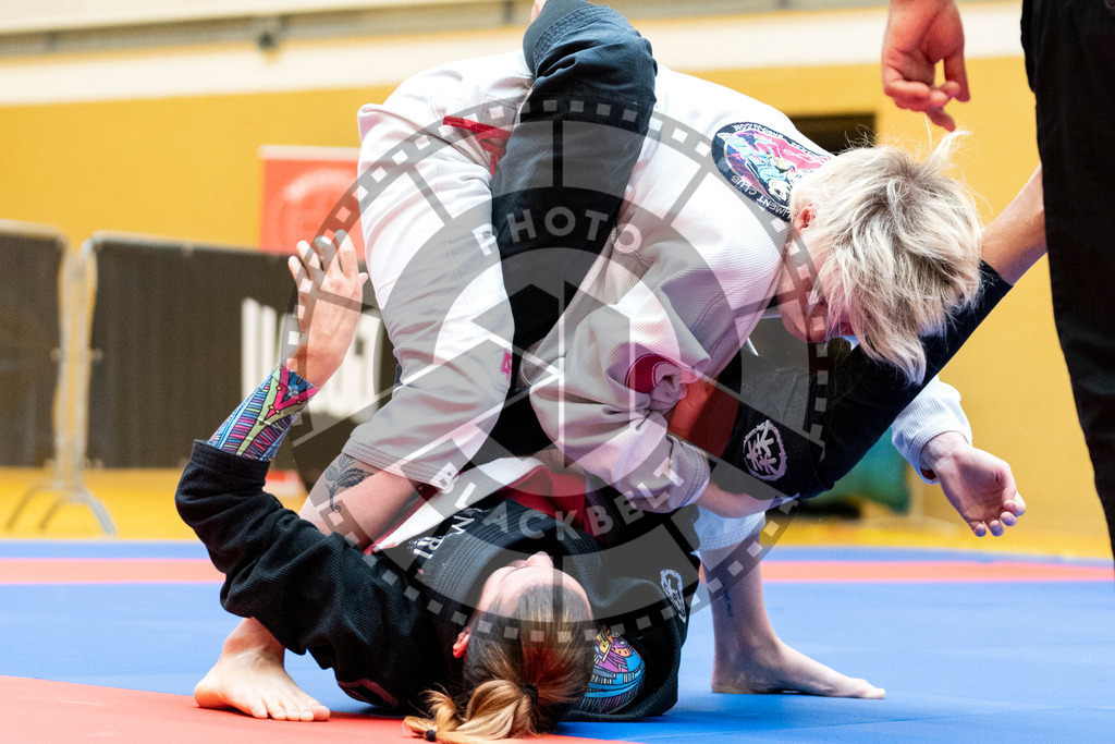 20231118PBB11484 | Fighters compete during the AJP Tour 600 Frankfurt Championship in Frankfurt/Main, Germany, on November 18, 2023.