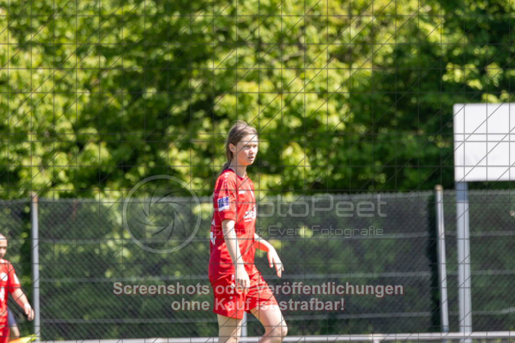 20250510_142221_0406 | #,1.FC Donzdorf (rot) vs. Karlsruher SC (blau), Fussball, EnBW-Oberliga B -Juniorinnen, 23. Spieltag, Saison 2024/2025, Rasenplatz, Lautertal Stadion, Süßener Straße 16, 73072 Donzdorf, 10.05.2025 - 14:00 Uhr,Foto: PhotoPeet-Sportfotografie/Peter Harich