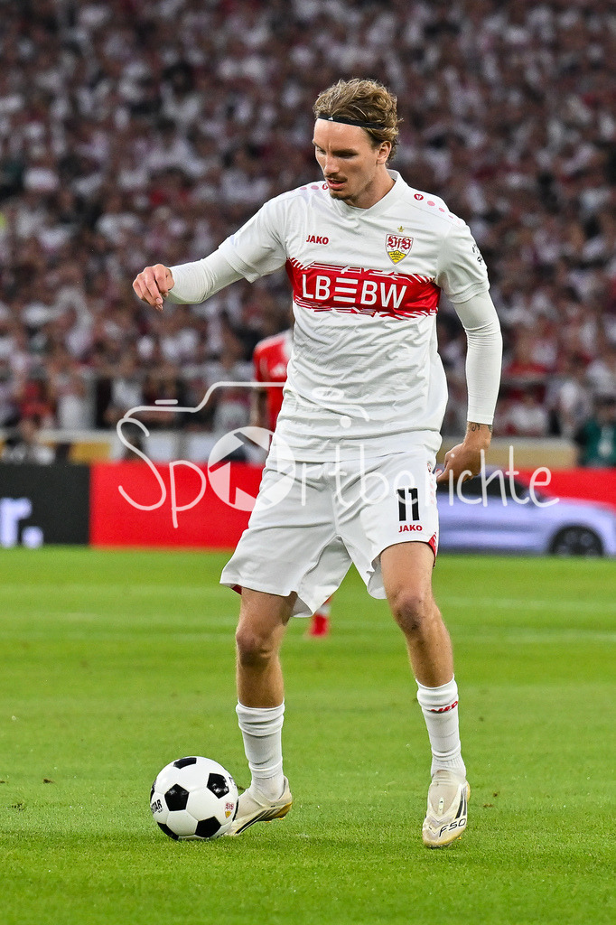 VfB Stuttgart - FC Bayern München | am Ball Nick WOLTEMADE (VfB Stuttgart 11) / Franz-Beckenbauer Supercup: VfB Stuttgart - FC Bayern München; MHP Arena am 16.08.2025 / Einzelfoto / Freisteller