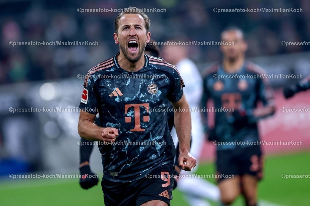 BMG11012502239 | 11.01.2025, Fußball, Borussia Mönchengladbach - FC Bayern München, 1. Fußball Bundesliga, Borussia-Park, Saison 2024 2025: Torjubel nach dem Tor zum 1:0 durch Harry Kane (Bayern #9)DFB regulations prohibit any use of photographs as image sequences and or quasi-video.