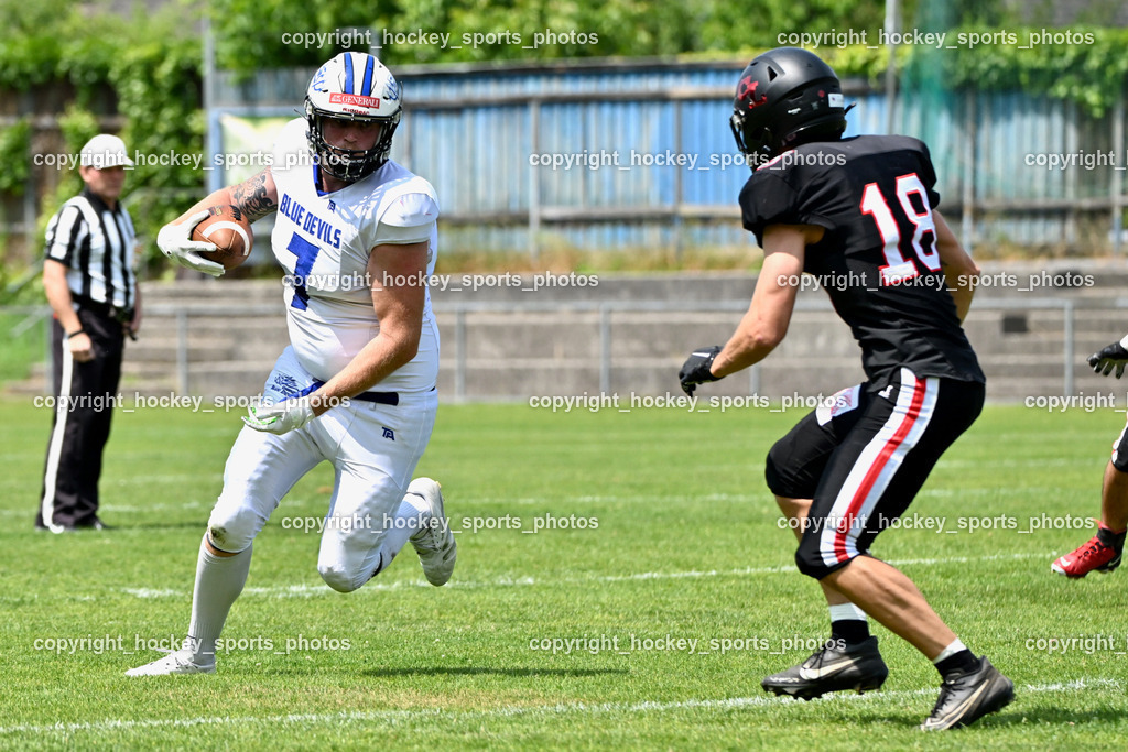 Carinthian Lions vs. Cineplexx Blue Devils | #18 Knees Felix Carinthian Lion, Carinthian Lions vs. Cineplexx Blue Devils, Carinthian Lions vs. Cineplexx Blue Devils am 09.06.2025 in Klagenfurt (ASV Sportplatz), Austria, (Photo by Bernd Stefan)
