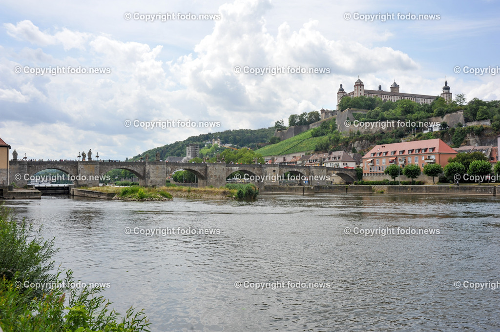 Deutschland_ Bayern_ Wuerzburg_ 12.06.2024-12 | 12.06.2024, Deutschland, GER, Bayern, Wuerzburg im Bild Stadtansichten, Gebauede, Main, Bruecke, Universitaet, Bahnhof, Kaeppele, Marienberg, Festung, Spital, Museum, Sehenswuerdigkeiten, Reise, Feature, Travel, City, Kirche, Church, Dom, kreisfreie Stadt in Bayern, Bezirk Unterfranken