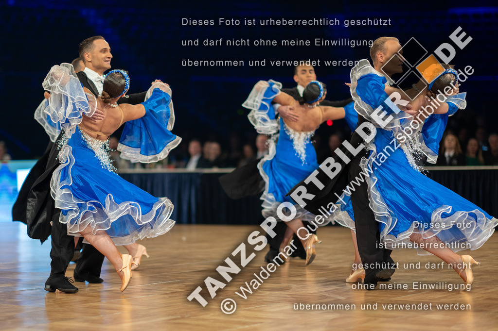 20251206-03192 | Hier finden Sie Tanz Bilder vom Latein und Standard Formationen tanzen. Sportbilder vom Tanzsport. Schöne Fotos und von Weltmeisterschaft, Europameisterschaft, Bundesliga, Regionalliga, Oberliga und Landesliga sowie von GOC Stuttgart, DanceComp, WM Bremen