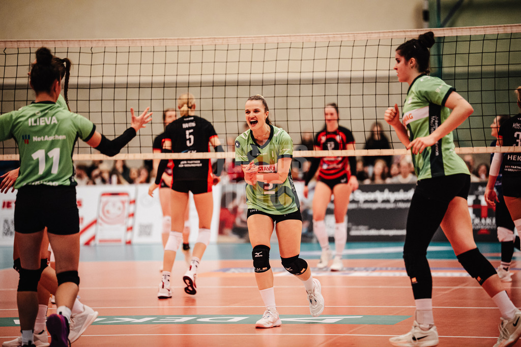 Volleyball | Frauen | Saison 2025/2026 | Volleyball Bundesliga | ETV Hamburger Volksbank Volleys vs. Ladies in Black Aachen | 29.10.2025 | Jubel Corina Glaab (#5, Ladies in Black Aachen)