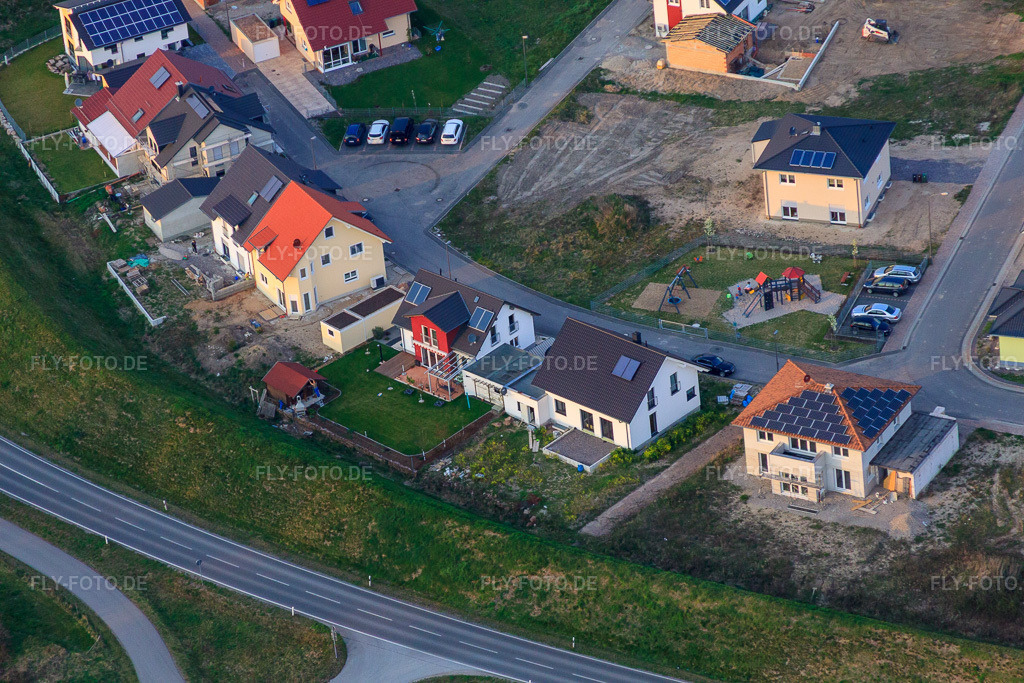 Luftbild: Falkenweg x Forstlandallee in Jockgrim im Bundesland Rheinland-Pfalz in Deutschland. Foto: IMG_63368.jpg vom 28.03.2014 durch Werner Riehm/FLY-FOTO.de