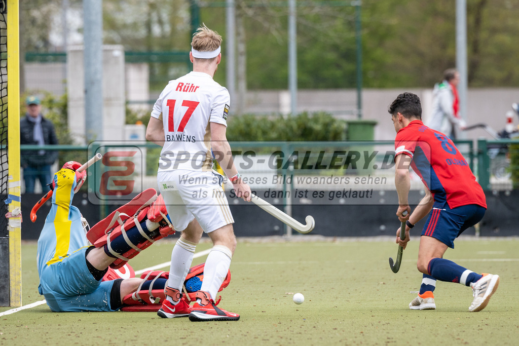 SFE_20230415_0173 | Deutsche Meisterschaft Männliche U16 Halle 2023 am 15.04.2023 in Düsseldorf (Düsseldorfer Hockeyclub 1905 e.V.), Photo: Stephan Fehrmann 2022 (Sports-Gallery),Christopher Rühr ( Rot-Weiss Köln #17 ) ,Zickler Anton Torwart ( Düsseldorfer HC #32 )