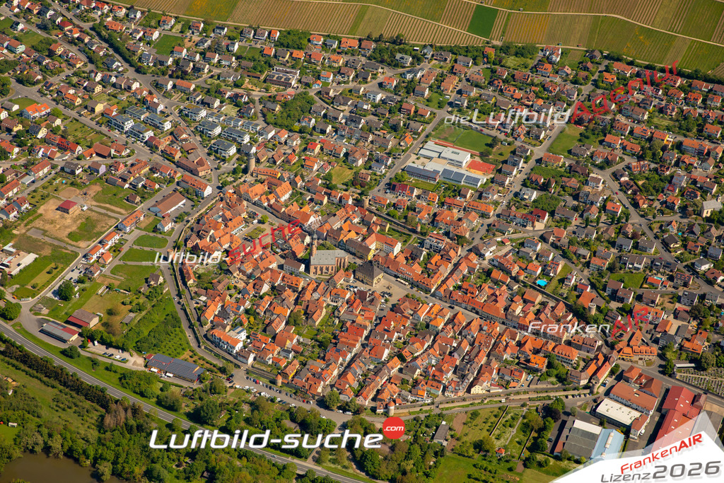 Das Luftbild zeigt :  Eibelstadt - Die Luftaufnahme wurde 2024 vom UL-Flugzeug aus erstellt ( keine Drohne ) - Hochauflösende Luftaufnahme - Für grossformatige Ausdrucke geeignet. Die Geschenkidee !Mit Lizenz und Bildrechte bestellbar