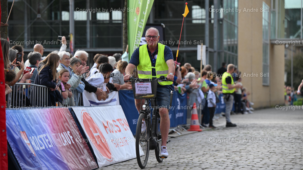 5 km Holsten-Galerie-Lauf | Z9D_4575, 14.06.24, Holstenköstenlauf 2024, 5 km Holsten-Galerie-Lauf, Mitorganisator Stefan Voss (SVT) - Realisiert mit Pictrs.com