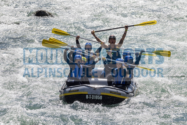 2022_08_26_mountainsports_actionweek_Rafting_highres (10 von 28) Kopie | Bestelle die Bilder deines Berg- oder Wasser-Abenteuers mit Mountain Sports bequem von zu Hause aus direkt über unseren Online Fotoshop von pictrs.com. - Realisiert mit Pictrs.com