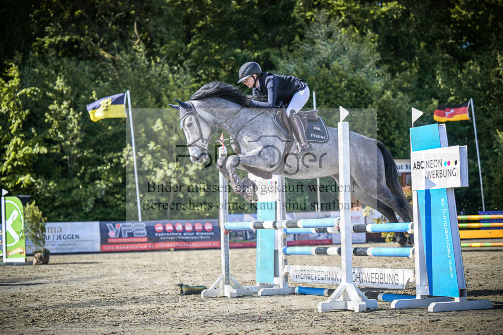 DOS_8935 | Entdecke hochwertige Reitturnierfotos von Foto Oger. Professionell, emotional und authentisch – jetzt Lieblingsmomente im Shop bestellen.Deutschlandweite Turnierfotografie. - Realisiert mit Pictrs.com