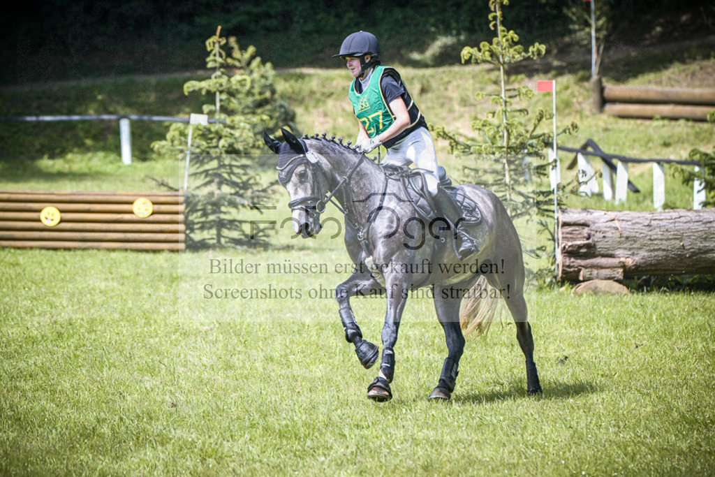 DOS_9653 | Entdecke hochwertige Reitturnierfotos von Foto Oger. Professionell, emotional und authentisch – jetzt Lieblingsmomente im Shop bestellen.Deutschlandweite Turnierfotografie. - Realisiert mit Pictrs.com