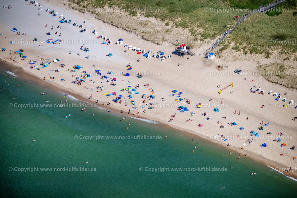Sylt_Westerland_Strand_Vom_Campingplatz_ELS_6224130825 | SYLT 13.08.2025 Dünencampingplatz Strandabschnitt Sylt im Ortsteil Westerland in Sylt im Bundesland Schleswig-Holstein, Deutschland. // Dune campsite beach section Sylt in the district of Westerland in Sylt in the federal state of Schleswig-Holstein, Germany. Foto: Martin Elsen