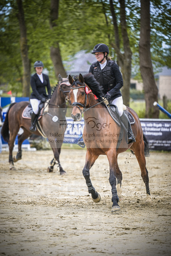 DOS_5525 | Entdecke hochwertige Reitturnierfotos von Foto Oger. Professionell, emotional und authentisch – jetzt Lieblingsmomente im Shop bestellen.Deutschlandweite Turnierfotografie. - Realisiert mit Pictrs.com