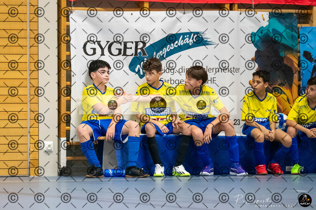20241130_FCR-Hallenturnier-D-1_009 | Sport und Naturfotografie von Roberto Esposito zeigt echte Momente Bewegung und die Schönheit der Natur. Ausdrucksstarke Bilder schaffen Emotionen.