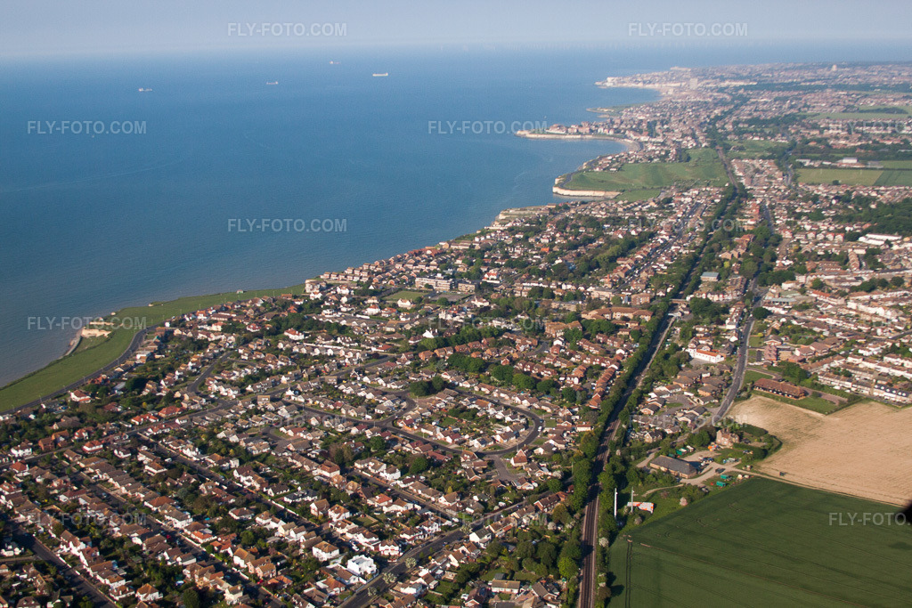Aerial view: View of the town in Birchington-on-Sea in the state England, Great Britain. – Photo: IMG_50436.jpg taken on 05/27/2012 by Werner Riehm/FLY-FOTO.com – Resolution of the original: 4752 x 3168 px