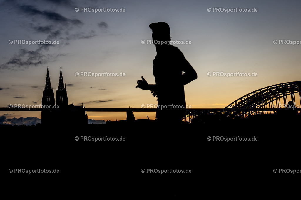 22. ASV Nachtlauf; Koeln, 28.05.25 | Impressionen vom 22. ASV Nachtlauf am 28.05.25 am Tanzbrunnen in Koeln. Foto: BEAUTIFUL SPORTS/Leah Kohring