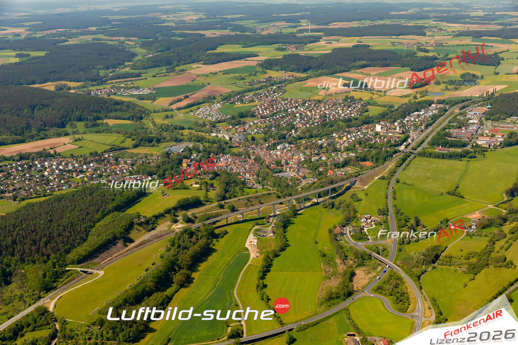 Das Luftbild zeigt :  Emskirchen - Die Luftaufnahme wurde 2024 vom UL-Flugzeug aus erstellt ( keine Drohne ) - Hochauflösende Luftaufnahme - Für grossformatige Ausdrucke geeignet. Die Geschenkidee !Mit Lizenz und Bildrechte bestellbar