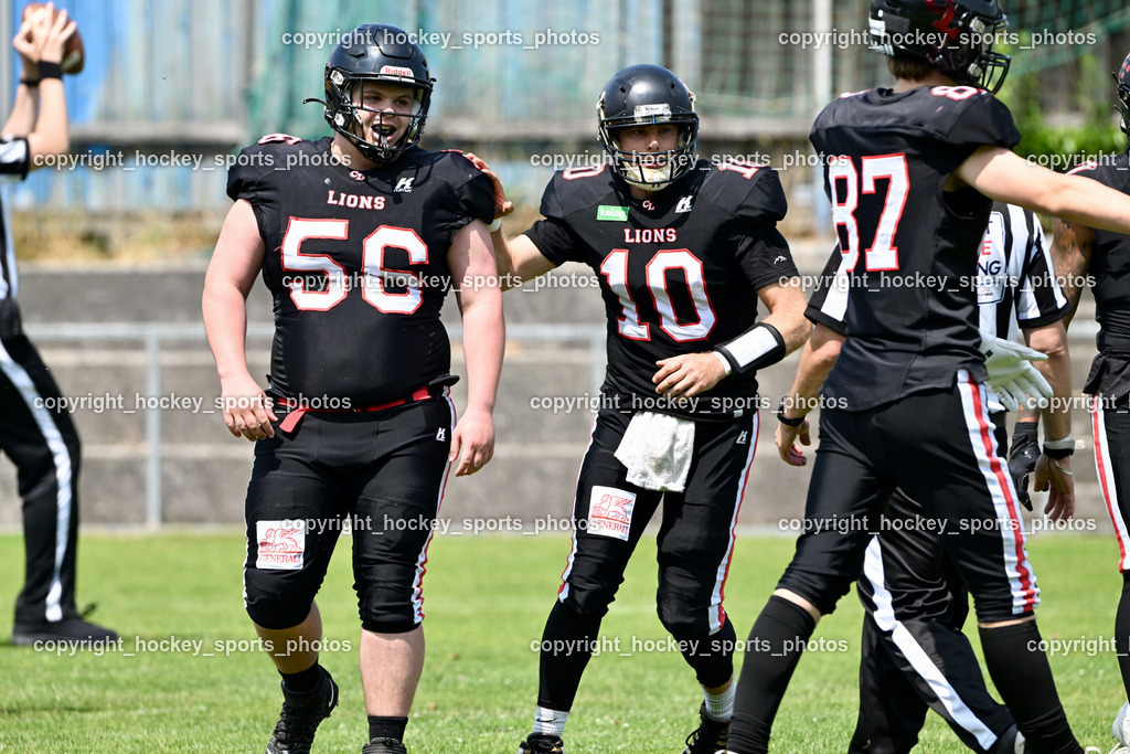 Carinthian Lions vs. Cineplexx Blue Devils | Jubel Carinthians Lions Mannschaft, #56 Weisensteiner Laurin Carinthian Lion, #10 Gorsuch Brandon Carinthian Lion, #87 Riedl Maximilian Carinthian Lion, Carinthian Lions vs. Cineplexx Blue Devils, Carinthian Lions vs. Cineplexx Blue Devils am 09.06.2025 in Klagenfurt (ASV Sportplatz), Austria, (Photo by Bernd Stefan)