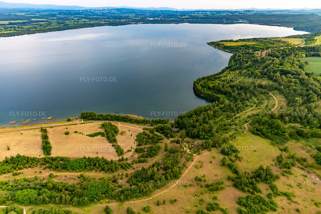 Luftbild: Nord-Ostufer des Berzdorfer See mit Bikepark Pimmelblo und Ausichtspunkt Klein Neundorf im Ortsteil Deutsch Ossig in Görlitz im Bundesland Sachsen in Deutschland. Foto: IMG_141657.jpg vom 23.05.2024 durch Werner Riehm/FLY-FOTO.de