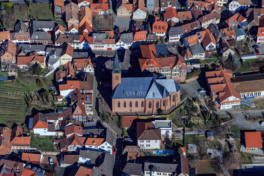 Pfarrkirche St. Martin in St. Martin http://www.pfarrei-edenkoben.de/martin.html#pfarrkirche-martin | Luftbild: Pfarrkirche St. Martin in St. Martin http://www.pfarrei-edenkoben.de/martin.html#pfarrkirche-martin im Ortsteil SaintMartin in Sankt Martin im Bundesland Rheinland-Pfalz in Deutschland. Foto: IMG_112733.jpg vom 27.02.2019 durch Werner Riehm/FLY-FOTO.de - Realisiert mit Pictrs.com