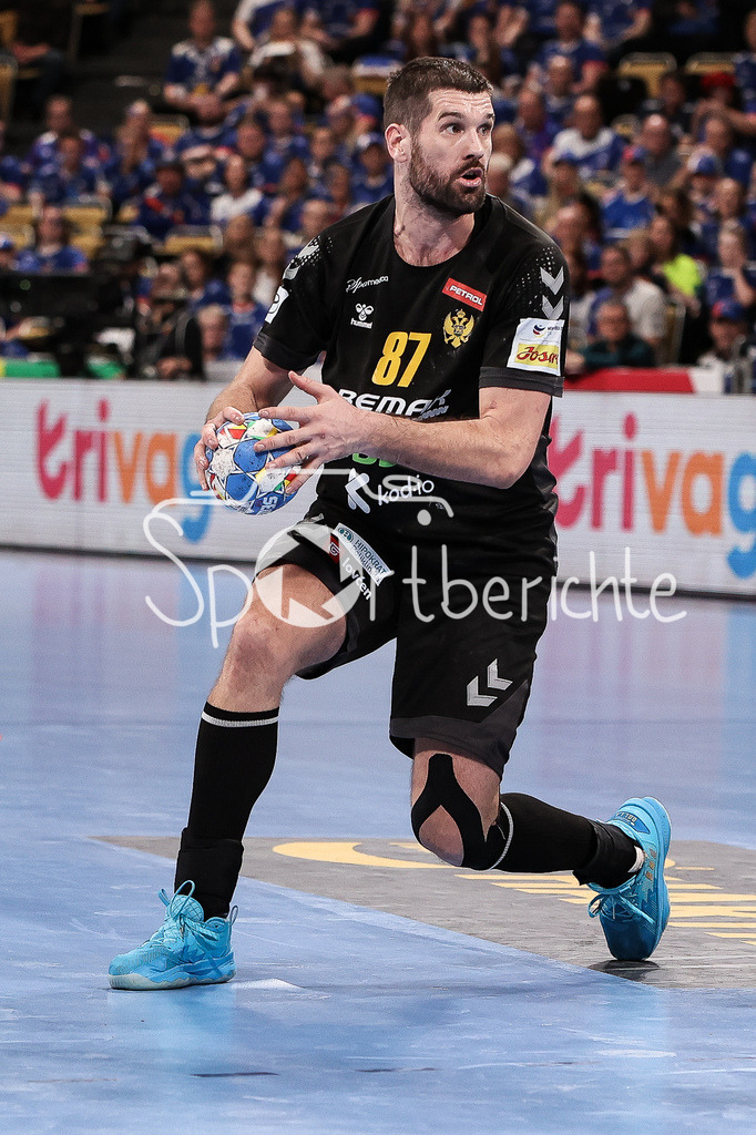 Serbien - Montenegro | Vuko BOROZAN (MNE #87 am BAll / Freisteller / Einzelfoto