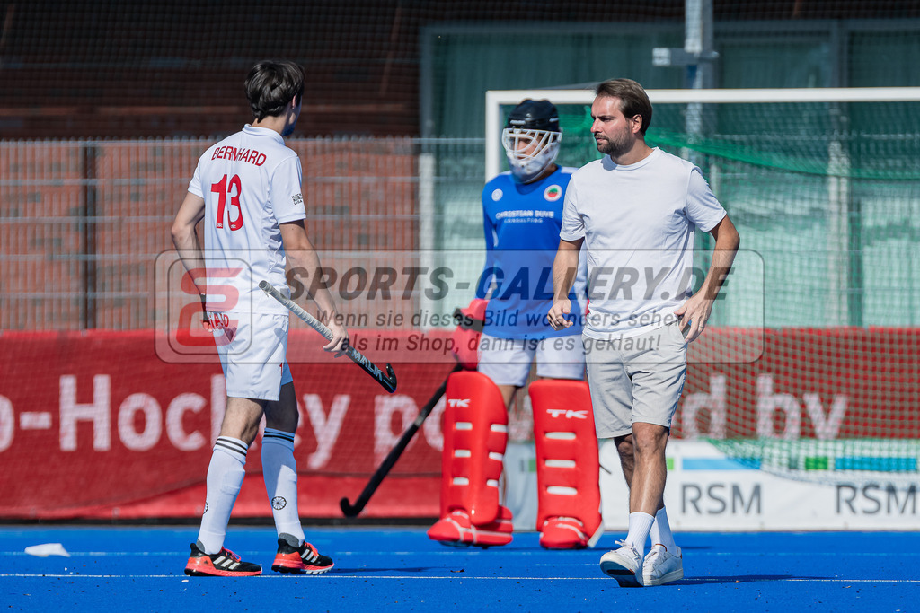 HK_20231001_104846 | 1.Bundesliga Herren Crefelder HTC - Harvestehuder THC am 1.10.2023 CHTC, Krefeld , Schmitz Johannes ( Trainer Crefelder HTC )