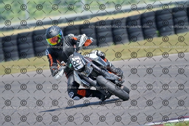 26BT02-2113 | markuskiefer.com - Realisiert mit Pictrs.com