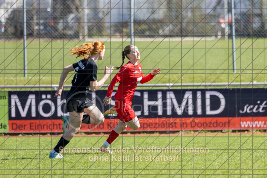20250406_141317_0144 | #,1.FC Donzdorf (rot) vs. SV Jungingen (schwarz), Fussball, Frauen-Verbandsliga Württemberg, 16. Spieltag, Saison 2024/2025, Rasenplatz Lautertal Stadion, Süßener Straße 16, 73072 Donzdorf, 06.04.2025 - 13:00 Uhr,Foto: PhotoPeet-Sportfotografie/Peter Harich