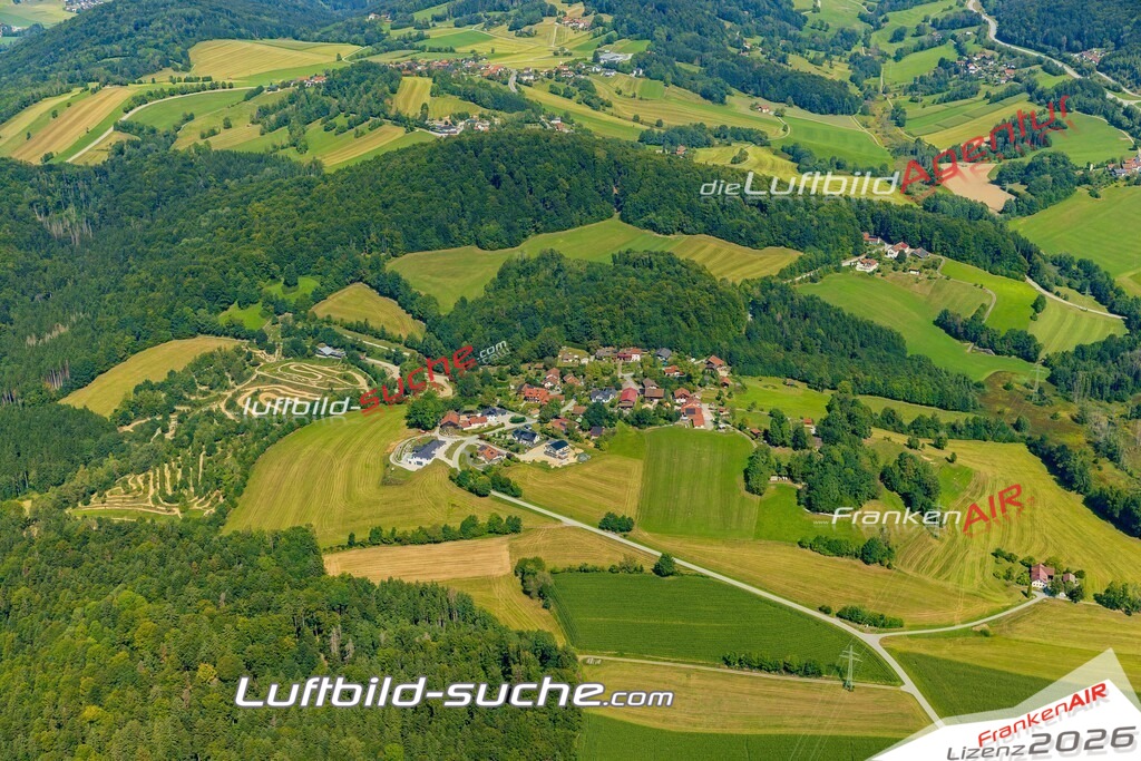 Luftaufnahme  Kumreut  Röhrnbach Das Luftbild wurde 2025 vom UL-Flugzeug heraus erstellt ( keine Drohne ) - Hochauflösende Luftaufnahme -Nicht vergleichbar mit Google Maps oder Satelittenbilder- Die Geschenkidee !Mit Lizenz und Bildrechte bestellbar