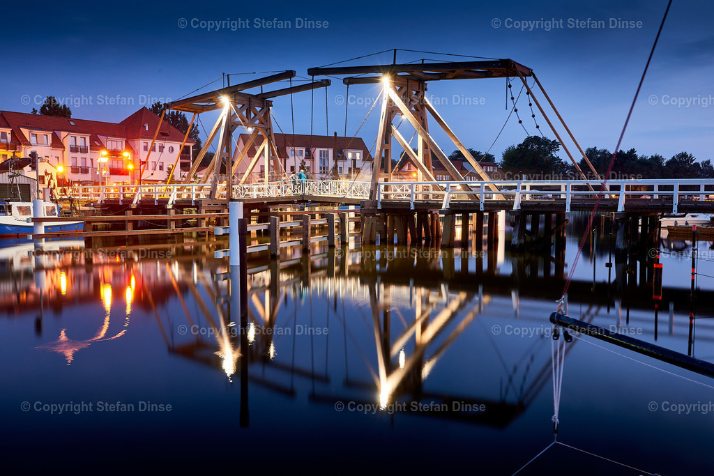 _DSC5172 1 | Findlinge im Eis, Zeesenboote bei der Traditionsregatta, eine Seebrücke im Sonnenaufgang - mit den Bildern aus dieser Galerie erhalten Sie wunderschöne Aufnahmen über das ganze Jahr. Ein tolles Produkt zum Verschenken, Werben oder zum Träumen vom nächsten - Realisiert mit Pictrs.com