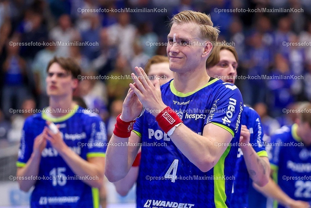 Gum30042601181 | 30.04.2026, Handball, 1. HBL, VfL Gummersbach - Frisch Auf! Göppingen, Saison 2025 / 2026 Herren, Schwalbe-Arena: Abschlussjubel nach dem 29:29 Unentschieden Ellioi Snaer Vioarsson (VfL Gummersbach #04) mit Tape auf der Nase im Gesicht Verletzt 